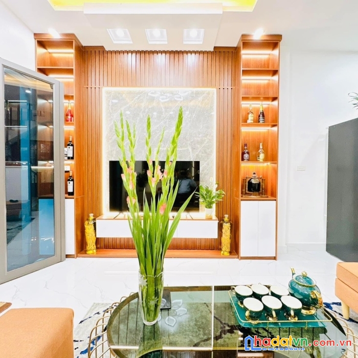 Bán nhà nhỏ chuyển nhà to cự lộc, ngõ ô tô, giá 3.3 tỷ