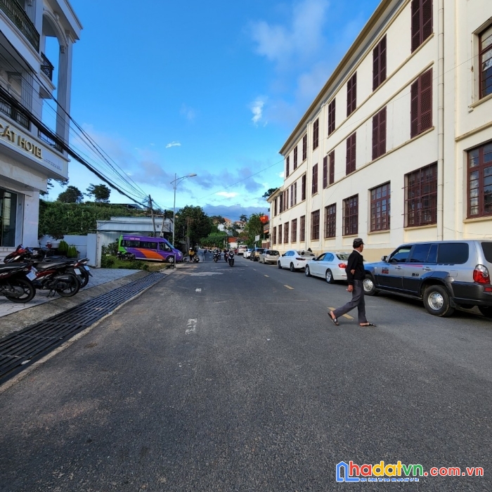 Bán gấp đất rộng thích hợp xây khách sạn gần trung tâm mặt tiền đường lương thế vinh, đà lạt 698m2