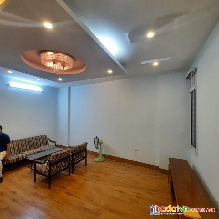 Bán nhà hót nguyễn văn cừ  - long biên  54m2 mặt tiền 11m  chỉ 6.4 tỷ ngõ oto qua