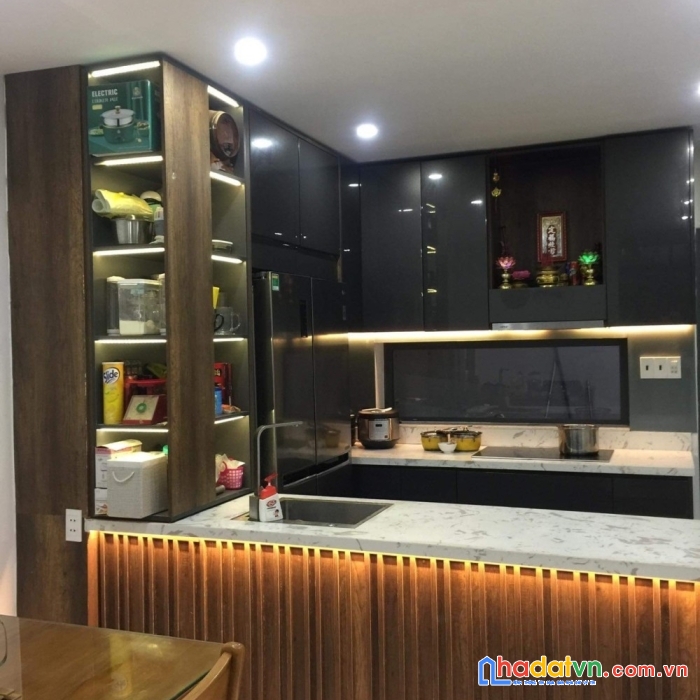 Mặt tiền nhà 3 tầng  hàn mặc tử - kinh doanh tốt - ô tô đổ cửa  - vào ở ngay,giá cực rẻ.