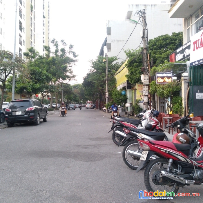 Bán nhà ngõ hoàng như tiếp - long biên 44m2 - 5 tầng 4,2 tỷ xung quanh tiện  ích nhiều