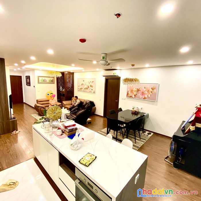 Tôi cần bán căn hộ mới tính 100% ở toà vimeco nguyễn chánh.dt: 160m2, 4 ngủ,giá: 6 tỷ
