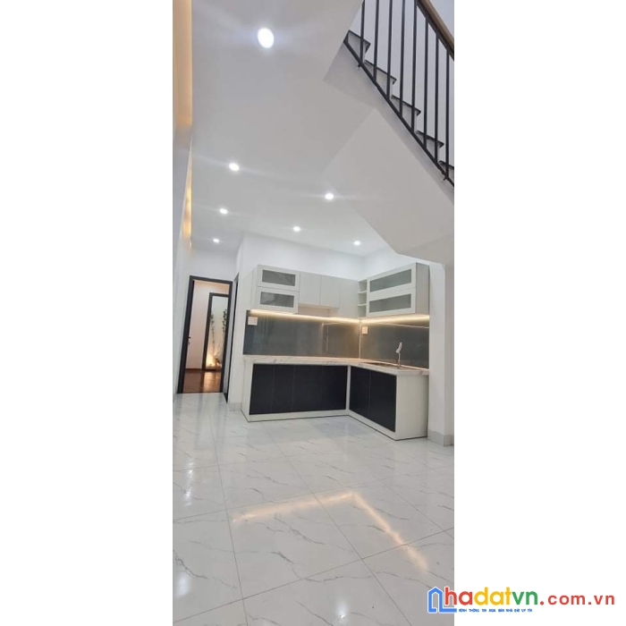 Bán gấp nhà mt hoà cường, hải châu, gần trường, 2 tầng 3 pn, giá tốt tặng lại nội thất