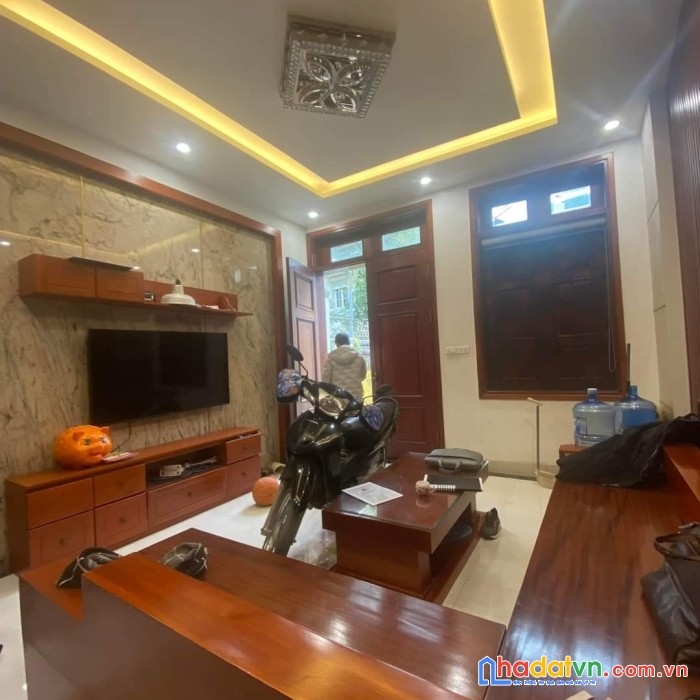 Bán nhà xuân la 36m2,  ô tô đỗ cổng, giá tốt nhất khu vực!