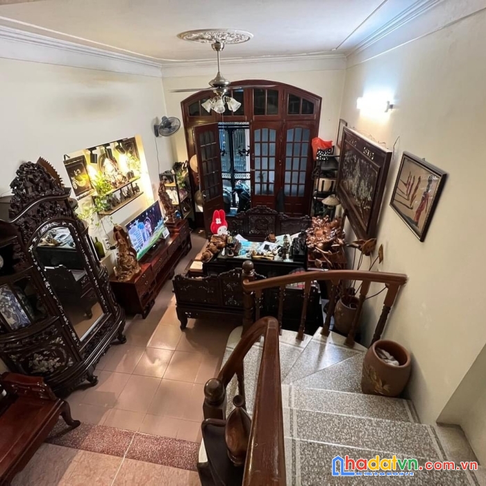 Bán nhà bồ đề long biên- 92mx 4 tầng- giá 6.x tỷ - oto đỗ - dân xây chắc chắn.