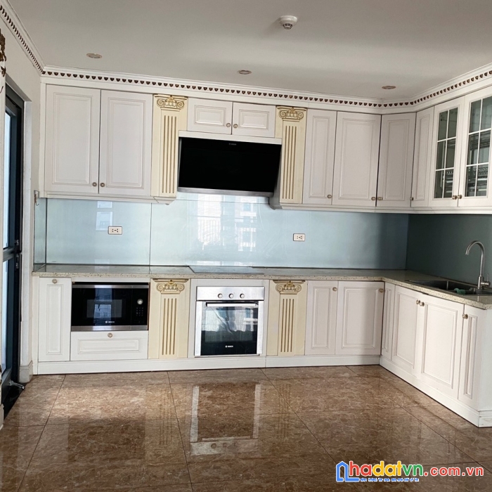 Chuyển nhượng chung cư cao cấp nhìn như cung điện 3 ngủ 2wc, 139m2  tòa r1 goldmarkcity