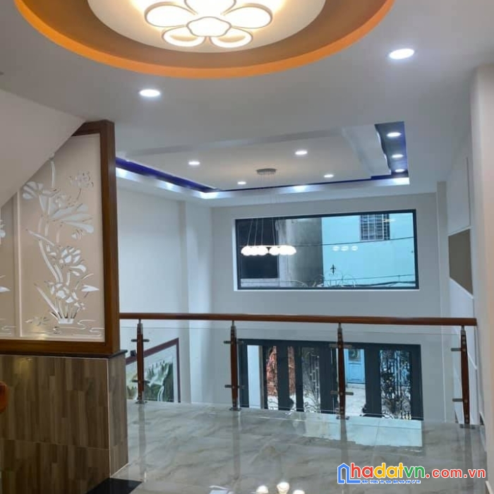 Kẹt bank, bán gấp nhà hẻm xe hơi tránh cmt8, quận 3, đang cho thuê giá cao