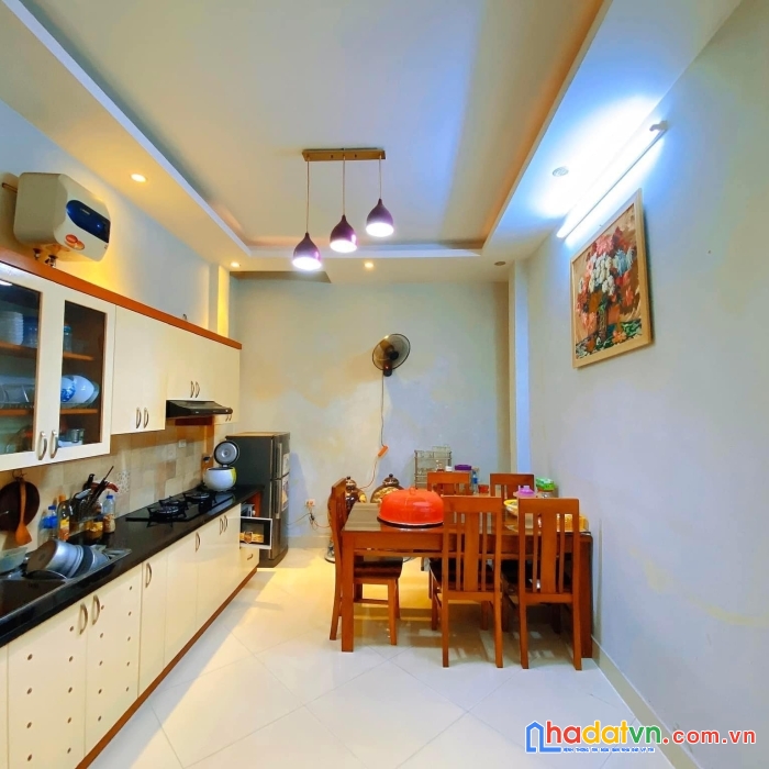 Bán nhà nguyễn đình hoàn 60m2, 4 tầng, sđcc. 4.95 tỷ