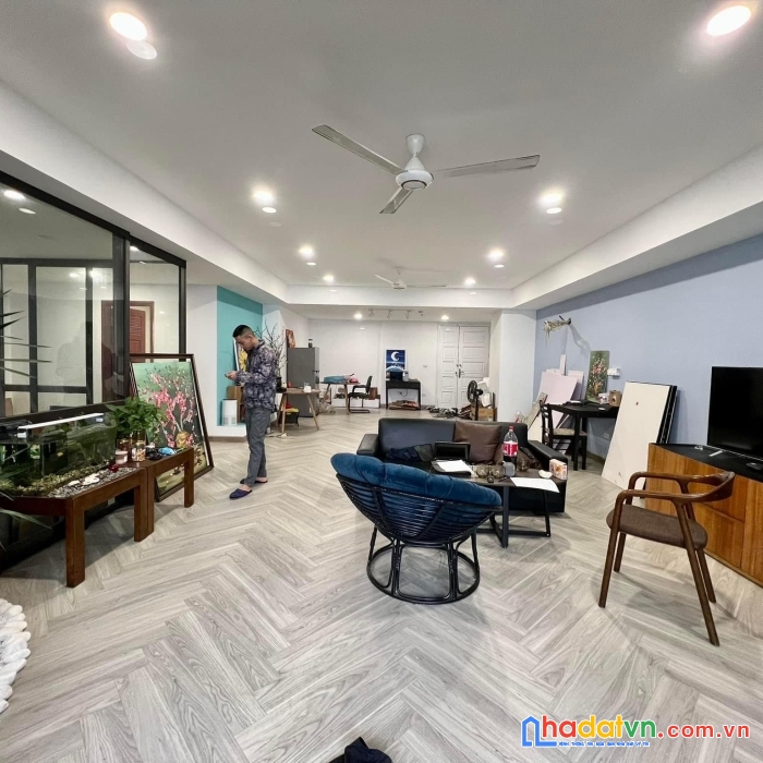 Bán căn hộ lô góc ngô thì nhậm 146m2, 3 ngủ, 2.x tỷ.