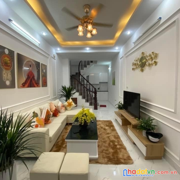 Bán nhà ngõ 260 tân mai ngõ rộng xe ba gác chạy thoải mái-  36m2x5 tầng, giá 3.35 tỷ