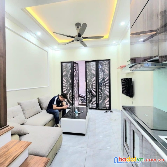 Nhỉnh 3 tỷ tìm đâu ra nhà mới, ở ngay, sát ô tô phố chùa bộc, đống đa