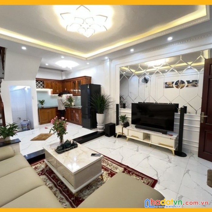 Hoa hậu hào nam nhà đẹp full nội thất dt37m2 x 4 tầng, mt4.2m, giá 3.7 tỷ.