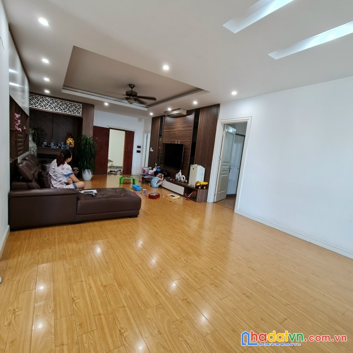 Bán chung cư 3pn,2wc , diện tích 161m2 giá nhỉnh 4 tỷ