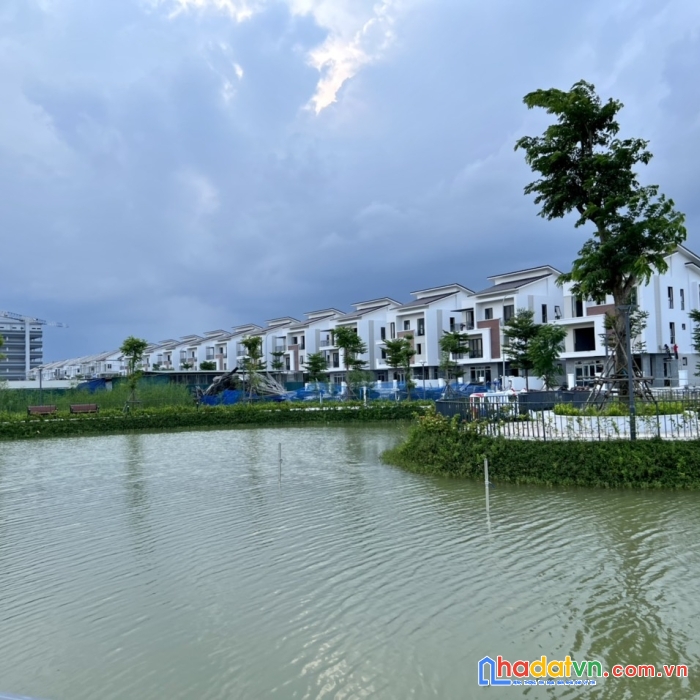 Căn biệt thự đơn lập 300m2, góc vườn hoa,  view công viên siêu hiếm tại vsip từ sơn , giá rẻ chỉ