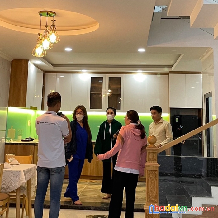 Nhà hoàn thiện mới 100%, 2 mặt tiền đường, khu compound ven sông, nhận nhà ở ngay