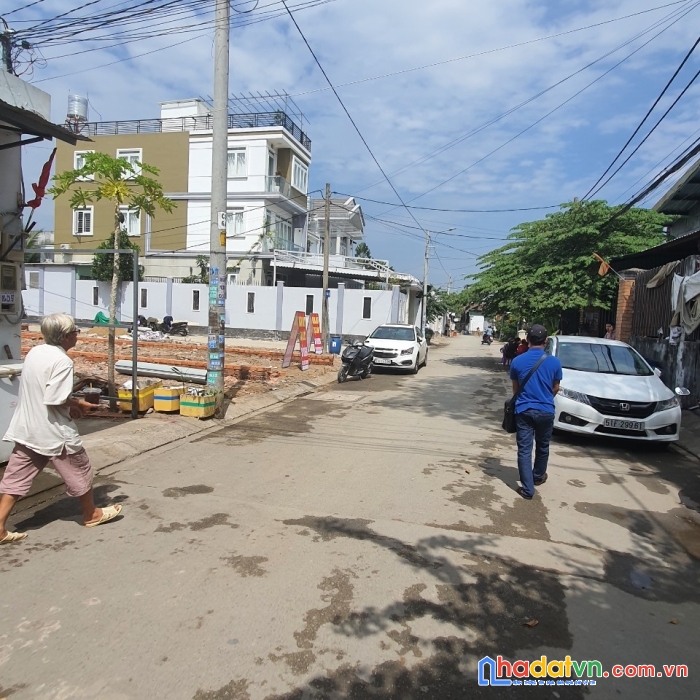 Bán đất quận 9 giá rẻ,đường 5 hiện hữu,dt 80m,sổ hồng riêng,xây dựng tự do,hoàn công ngay.cam kết giá thật 100%