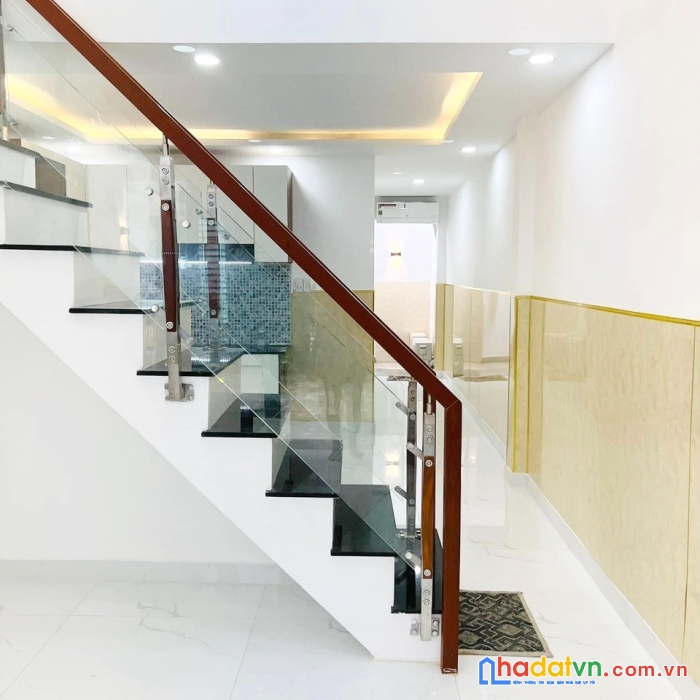 Nhà mới xây, nở hậu trệt, lửng hẻm phạm thế hiển p6q8. giá 4,6 tỷ tl