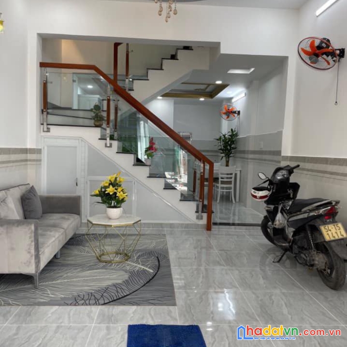 Nhà mới xây thạnh xuân,quận 12 giáp gò vấp,ngã tư ga,shr,đã hoàn công,nhận nhà ở ngay