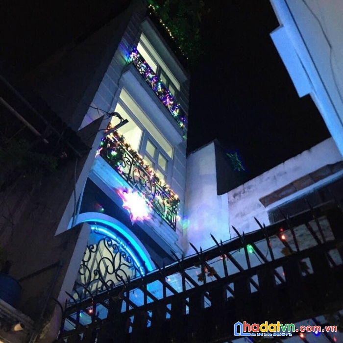 Bán căn hộ dịch vụ cao cấp q4 dt 75m2- 5 tầng có 6 tỷ..