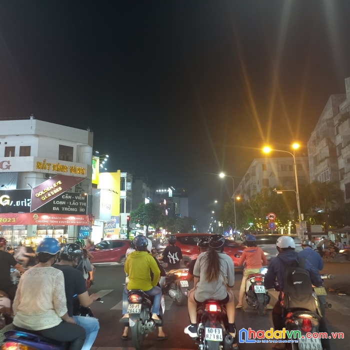 Nhà 1/ hẻm xe hơi, sát mặt tiền tân sơn nhì, 52m2, 3 tầng, giá rẻ vào ở ngay.