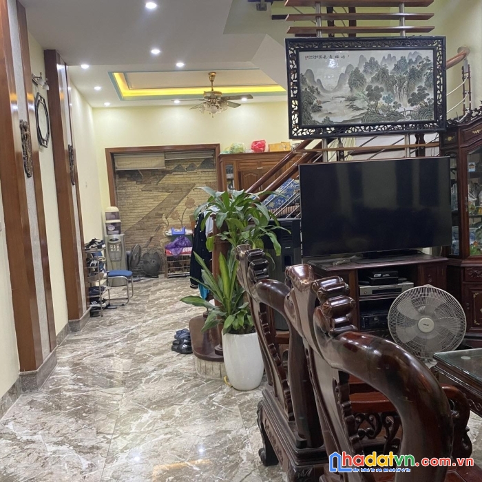 Nhà đẹp ở luôn  đón tết  . gần phố gần oto 50m 4 tầng trân khát chân ,giáp phố huế , chợ trời , q