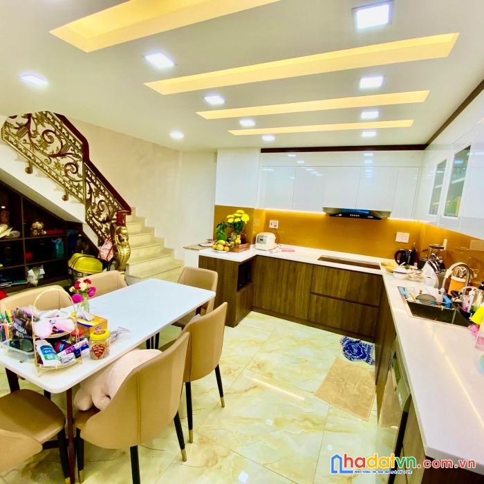 Bán biệt thự tân phú-  120m2 -5 tầng  gara – thang máy, kê bên đầm sen.