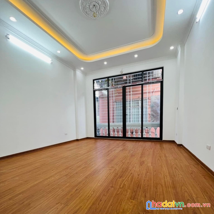 Nhà mới đón tết phố bát khối, long biên, ô tô đỗ cổng, ngõ thông, 32m2, chỉ 3.45 tỷ