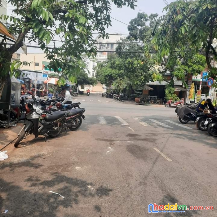 Chính chủ bán nhà mặt tiền ngang4.5m, kinh doanh, canh căn góc đ 79, tân quy,quận 7