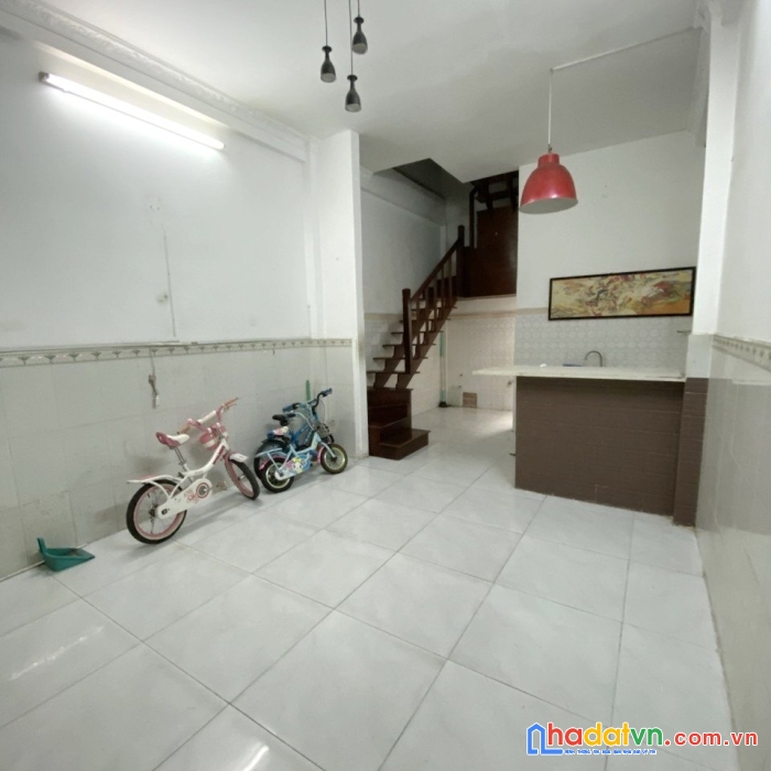 Nhà hẻm xe hơi quay đầu đường hưng phú p8q8 - nở hậu