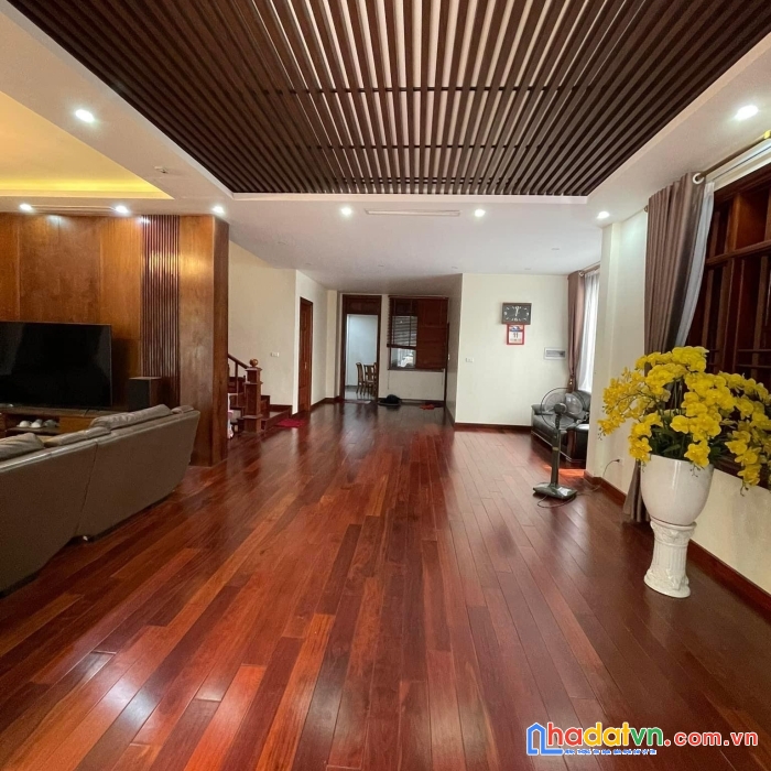 Lô góc, mặt đường láng đống đa, 106m2, 5t, kd, nhà đẹp nội thất gỗ quý, ở luôn