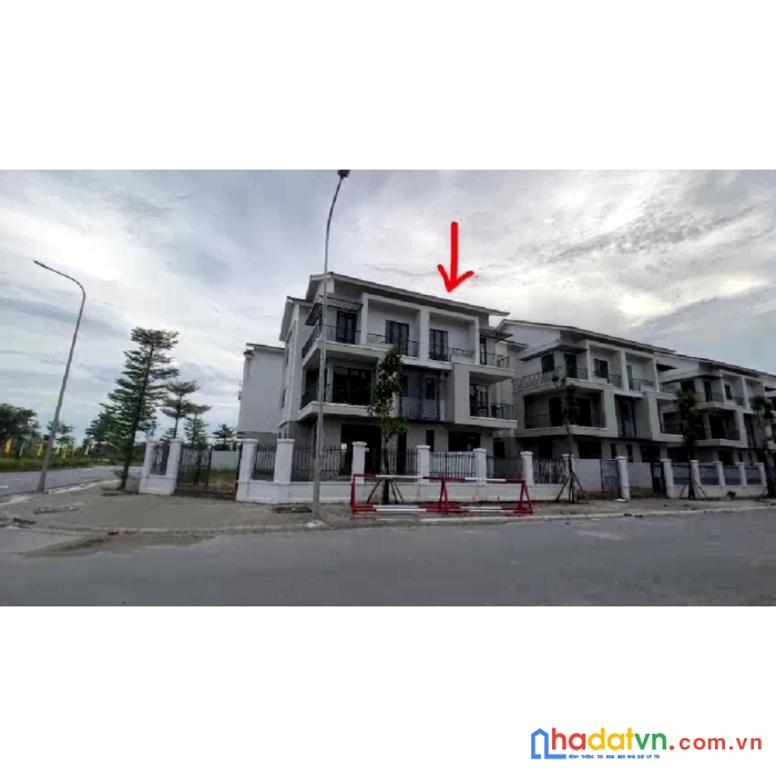 Bán gấp căn biệt thự song lập duy nhất tại centa riverside từ sơn, giá ngộp. 0984422588