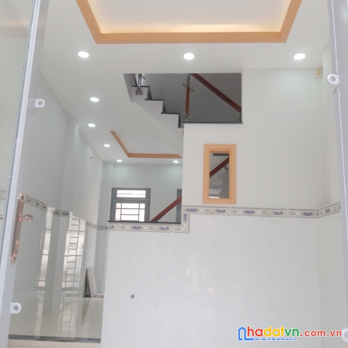 Nhà bán mới, trống 2 mặt hẻm 400 tùng thiện vương p13q8