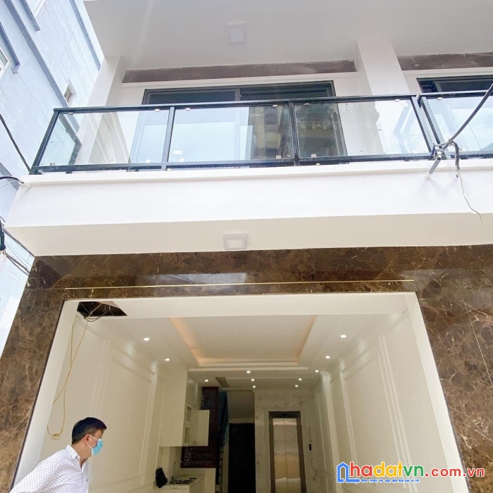 Bán nhà đẹp lạc long quân 55m2 - oto - cách phố 20m - thang máy – giá chưa đến 10 tỷ