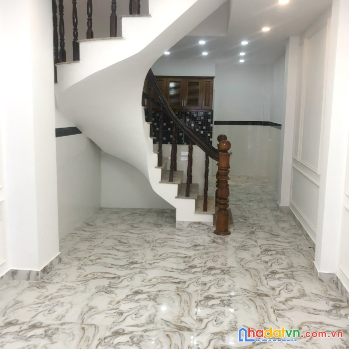 Nhà bán mới, đẹp hxh 47 nguyễn thị tần p2q8 -  6 tỷ 980