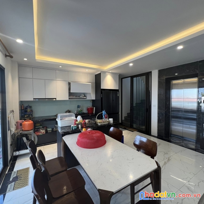 Bán nhà mai phúc mặt phố, lô góc - thang máy - kinh doanh vp, spa, siêu thị... hàng xóm vinhomes