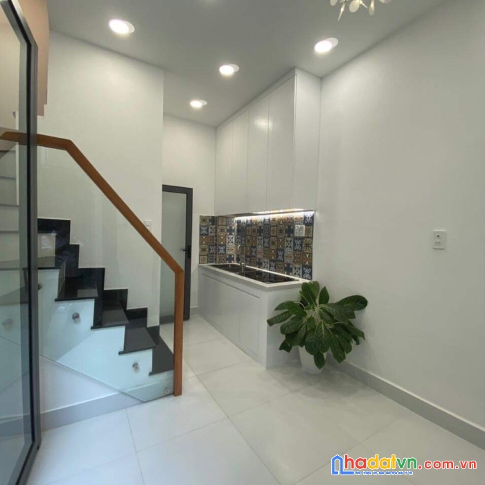 Bán nhà lê quang định p5 bình thạnh 3 tầng giá 2,25 tỷ