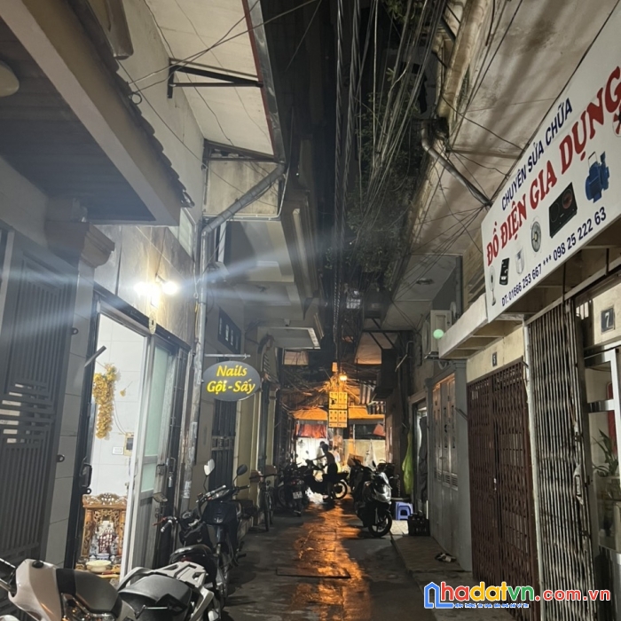 Chỉ 3.7 tỷ bán nhà 4 tầng sát phố cự lộc ô tô, kd, sầm uất