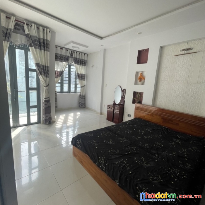 .nhà lê đình lý, kiệt 5m ô tô đậu, 2 tầng, mới đẹp