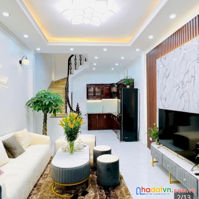 Bán nhà tân mai 32 m2 x 5 tầng, ô tô đỗ cửa 3 tỷ.