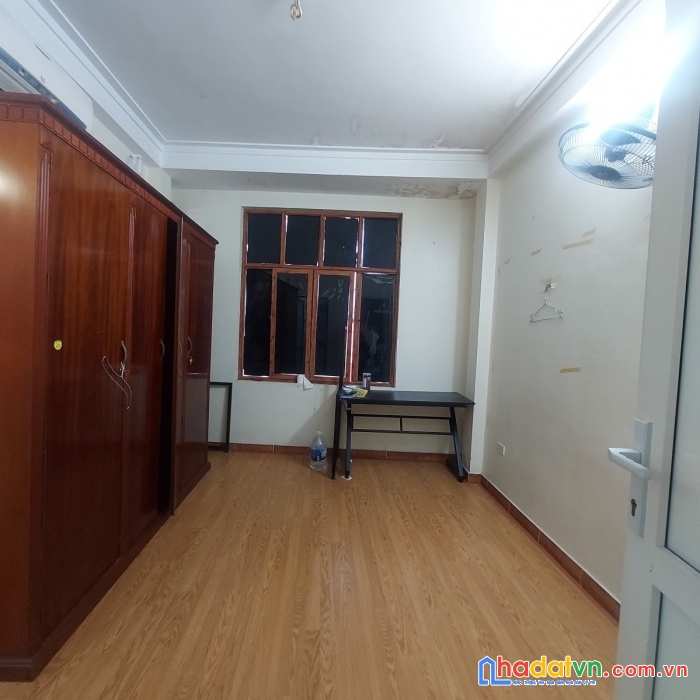 Nhỉnh 3 tỷ có nhà đê la thành, đống đa, kinh doanh, gần ô tô, 4 ngủ