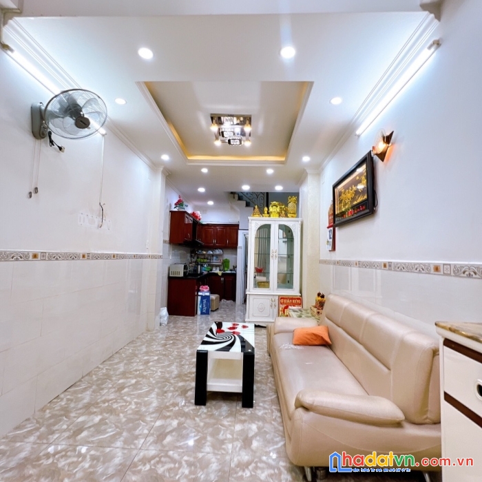 Bán nhà cách mặt tiền kinh doanh hoàng diệu  15 m dt 145 m 5 tấm q4 có 5ty