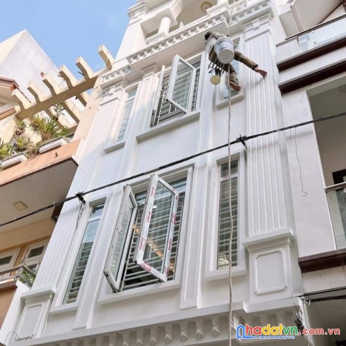 Bán nhà trương định 47 m2 x 5 tầng chỉ 3,5  tỷ, xây mới.