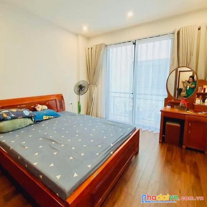 Bán nhà khu vincom phạm ngọc thạch, đống đa, ở luôn, 10m ra ô tô, 21m2x3 ngủ, chỉ 3.18 tỷ