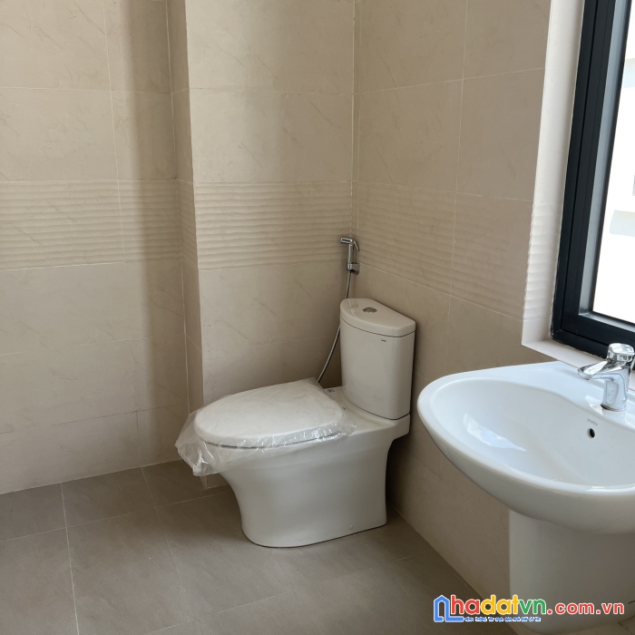 Thuê nguyên căn nhà phố vinhomes grand park, giá 15tr/th
