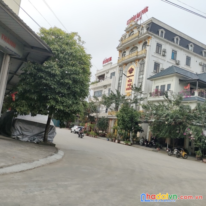 Ngân hàng ép b á n  thành phố  từ sơn phường phù khê 

diện tích 190 m mặt tiền 8 m giá nhỉnh 2
