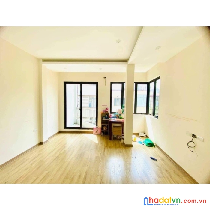 Bán nhà mặt phố đê la thành, 5 tầng, lô góc, kinh doanh đỉnh nhỉnh 4 tỷ