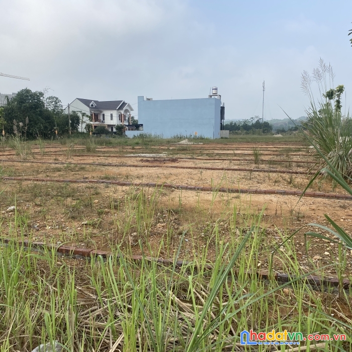Bán nhà đất trung tâm thành phố yên bái giá rẻ  lh  : 0868104473