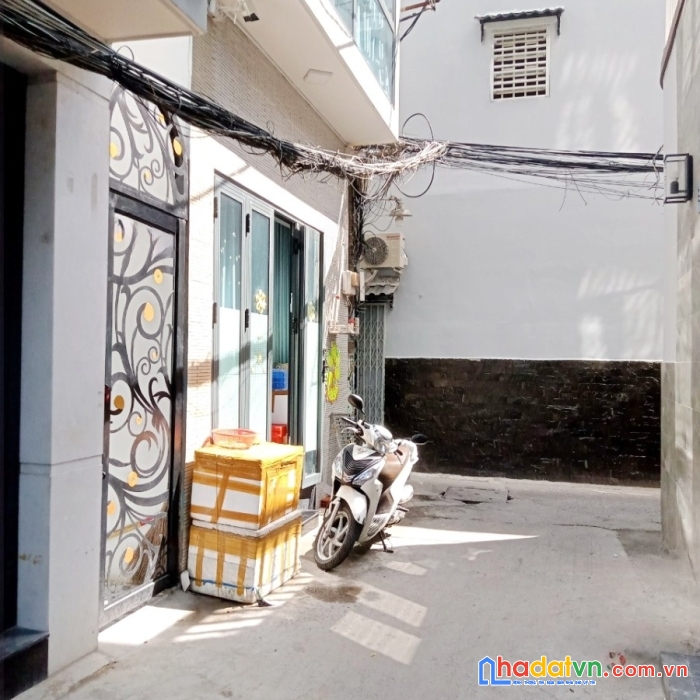 Nhà bán mới, đẹp hẻm 181b âu dương lân p2q8 giá : 2 tỷ 980 triệu