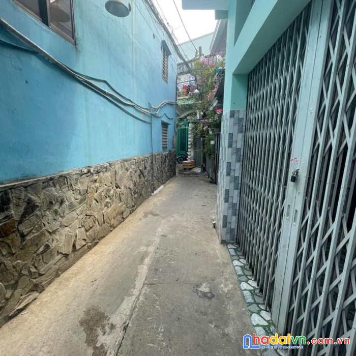 Bán gấp nhà 2 tầng  lê văn lương tân hưng quận 7. dt 4.3x13. nhỉnh 2 tỷ. shr-btct