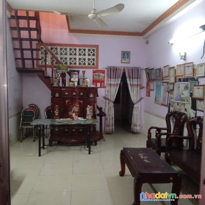 Hxh đổ cửa sát mt  ql1a, ubnd phường, ngay chợ, 3p qua tên lửa, ngang khủng 6.7m, sổ vuông vức,